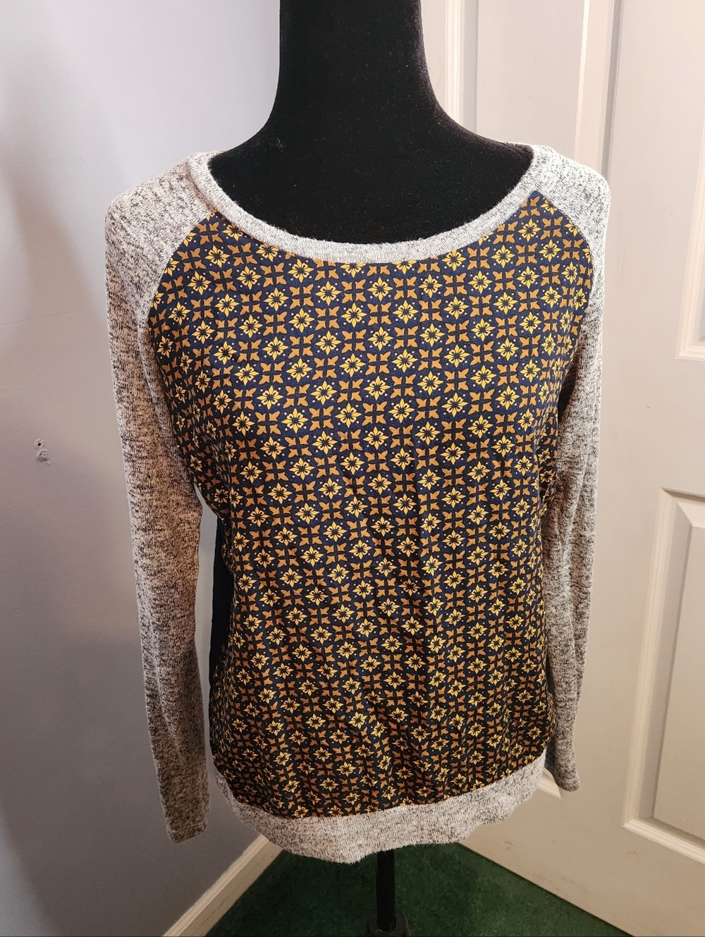 Kut From The Kloth Long Sleeve Top Size Medium